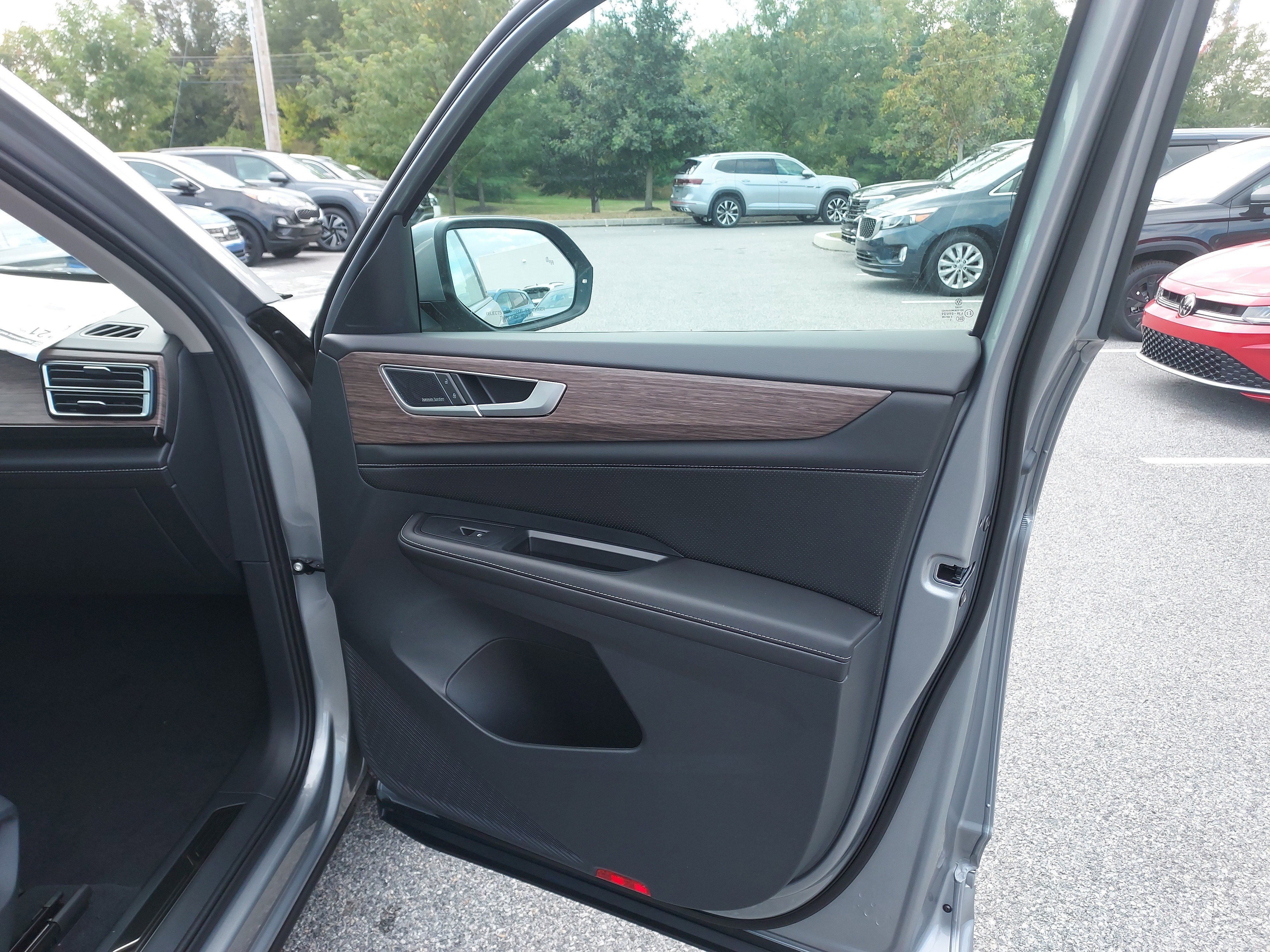 New 2026 Volkswagen Atlas SEL Premium R-Line image 25