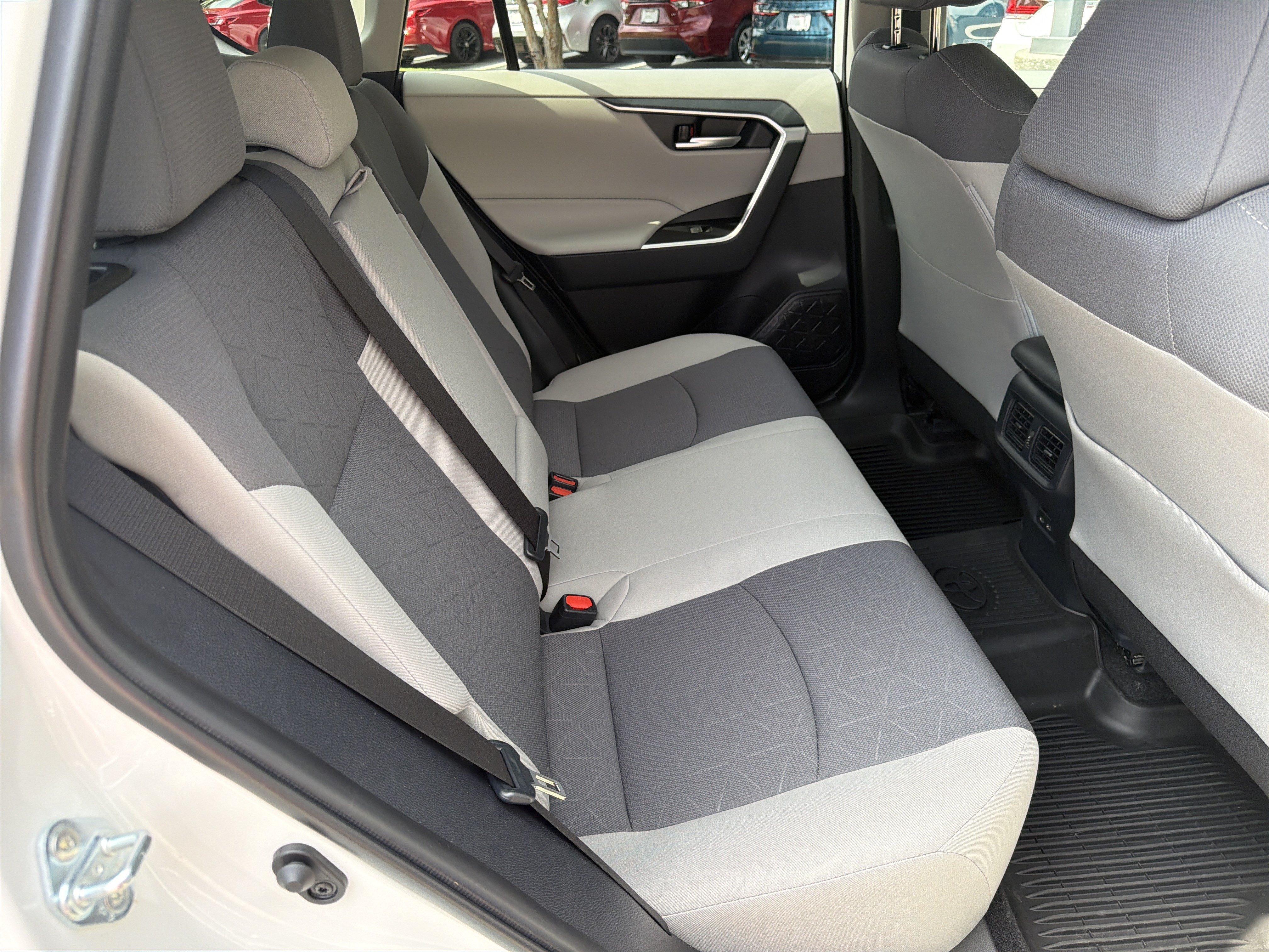 Used 2024 Toyota RAV4 XLE FWD image 15