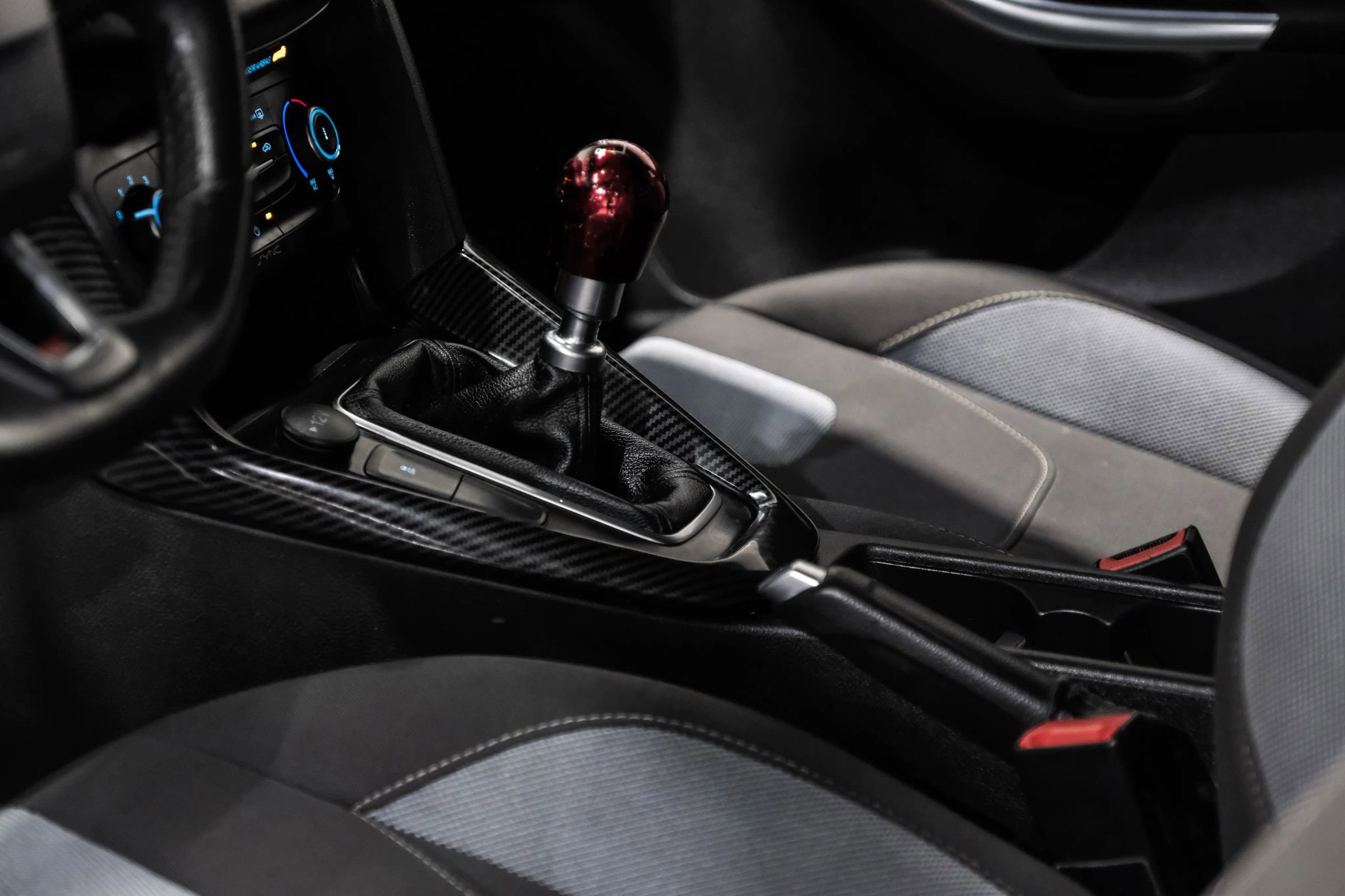 Used 2018 Ford Focus ST image 26