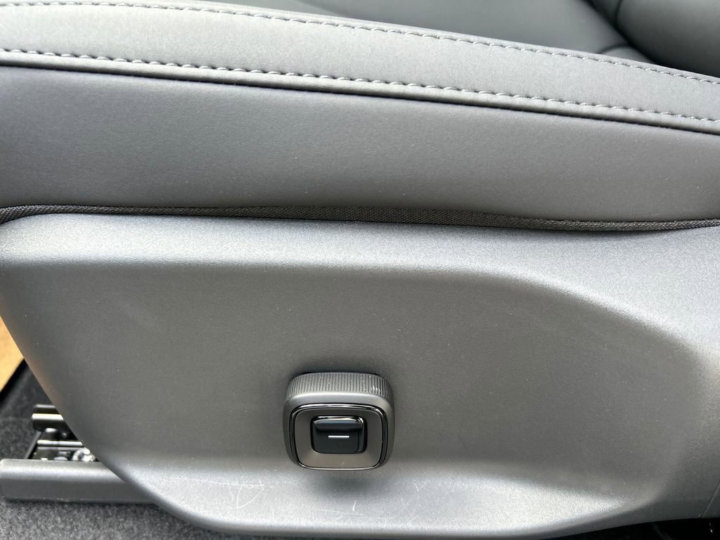 New 2026 Volvo EX30 Plus w/ Climate Package image 11