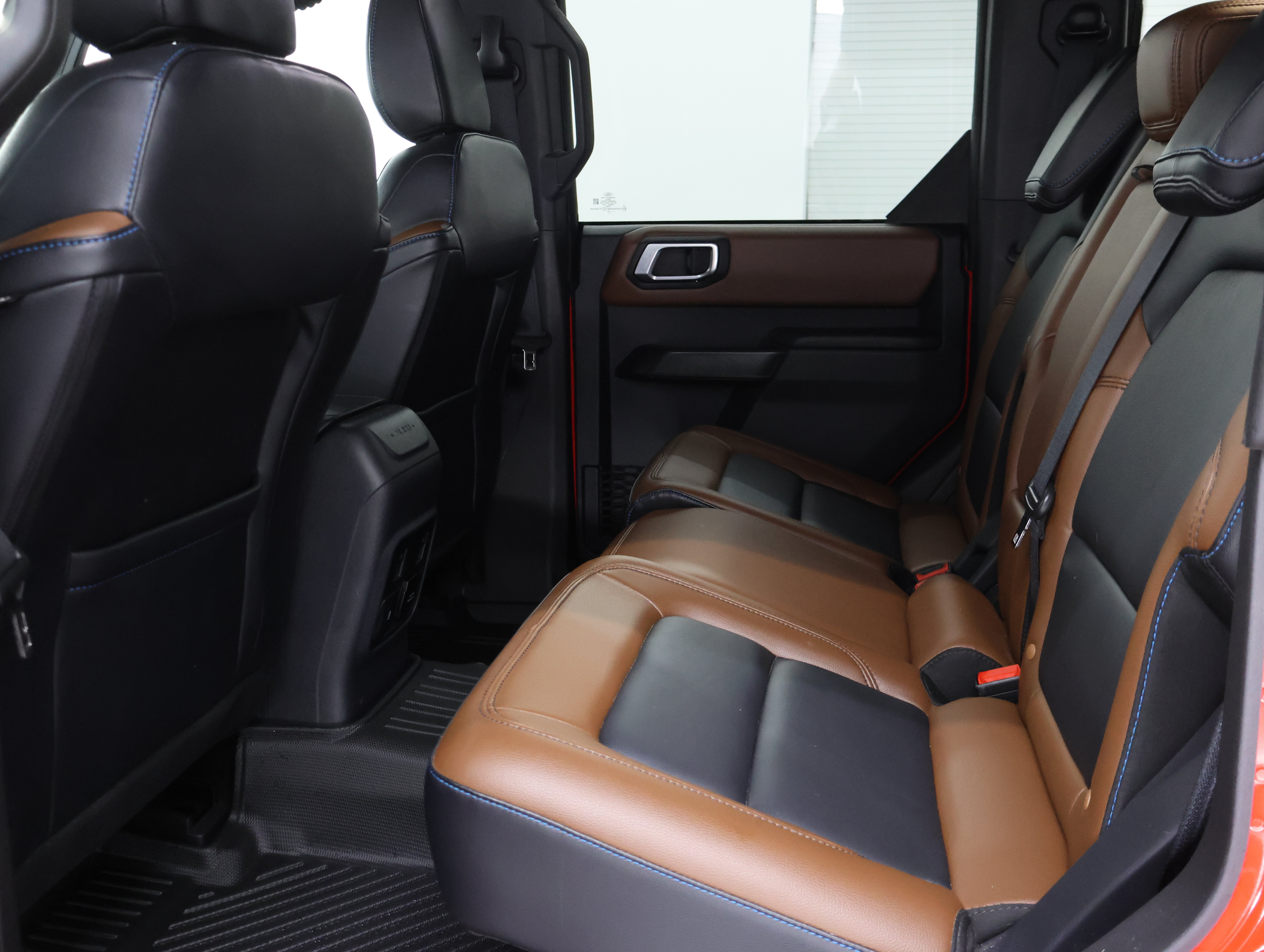 Used 2024 Ford Bronco Outer Banks w/ Sasquatch Package AWD/4WD image 32