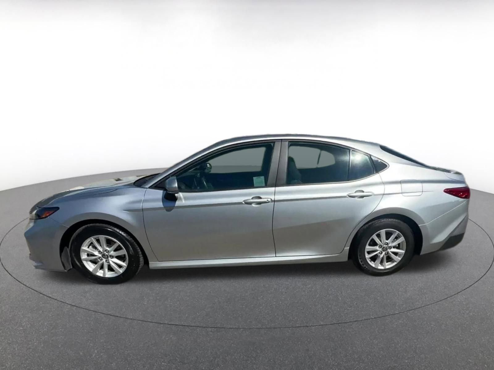 Used 2025 Toyota Camry LE image 9