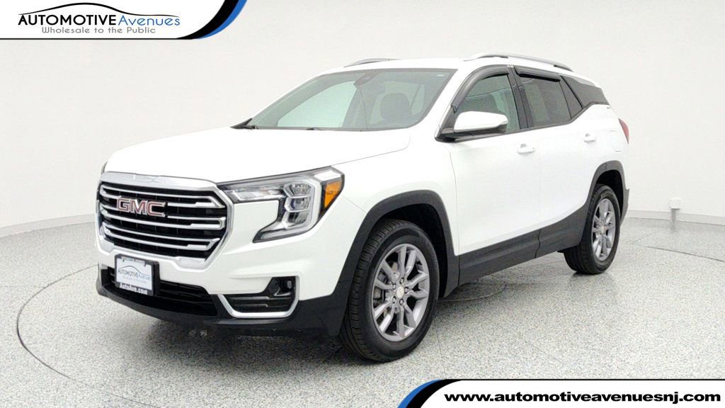 Used 2022 GMC Terrain SLT image 1