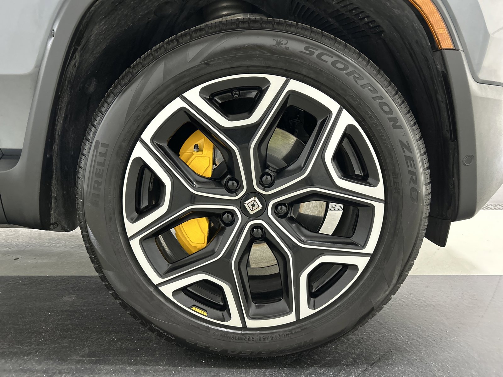 Used 2024 Rivian R1S Adventure image 11