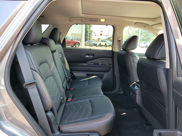 New 2025 Nissan Pathfinder Platinum w/ Cargo Package image 19