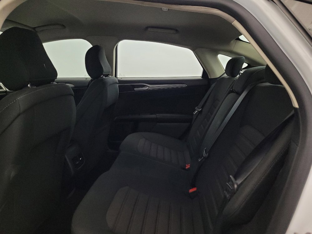 Used 2020 Ford Fusion SE FWD image 18