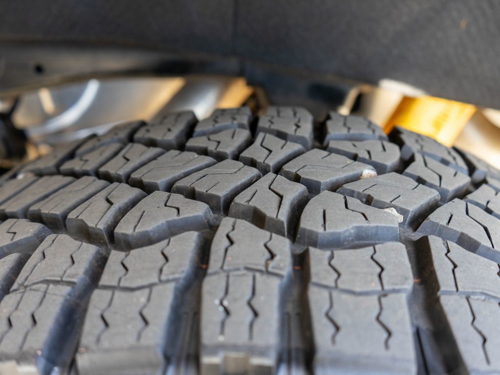 Used 2025 GMC Sierra 2500 AT4X image 39