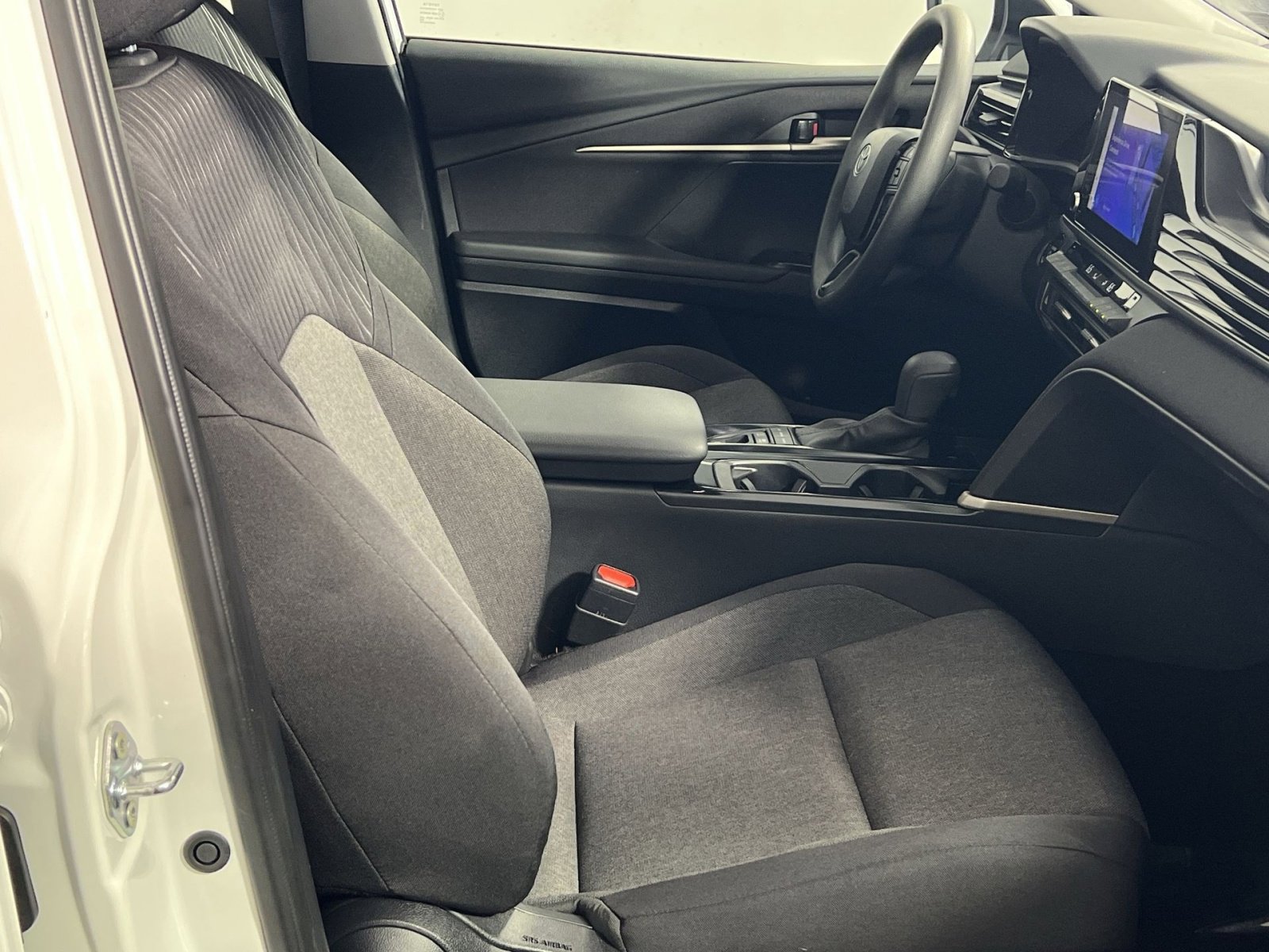 Used 2025 Toyota Camry LE image 28