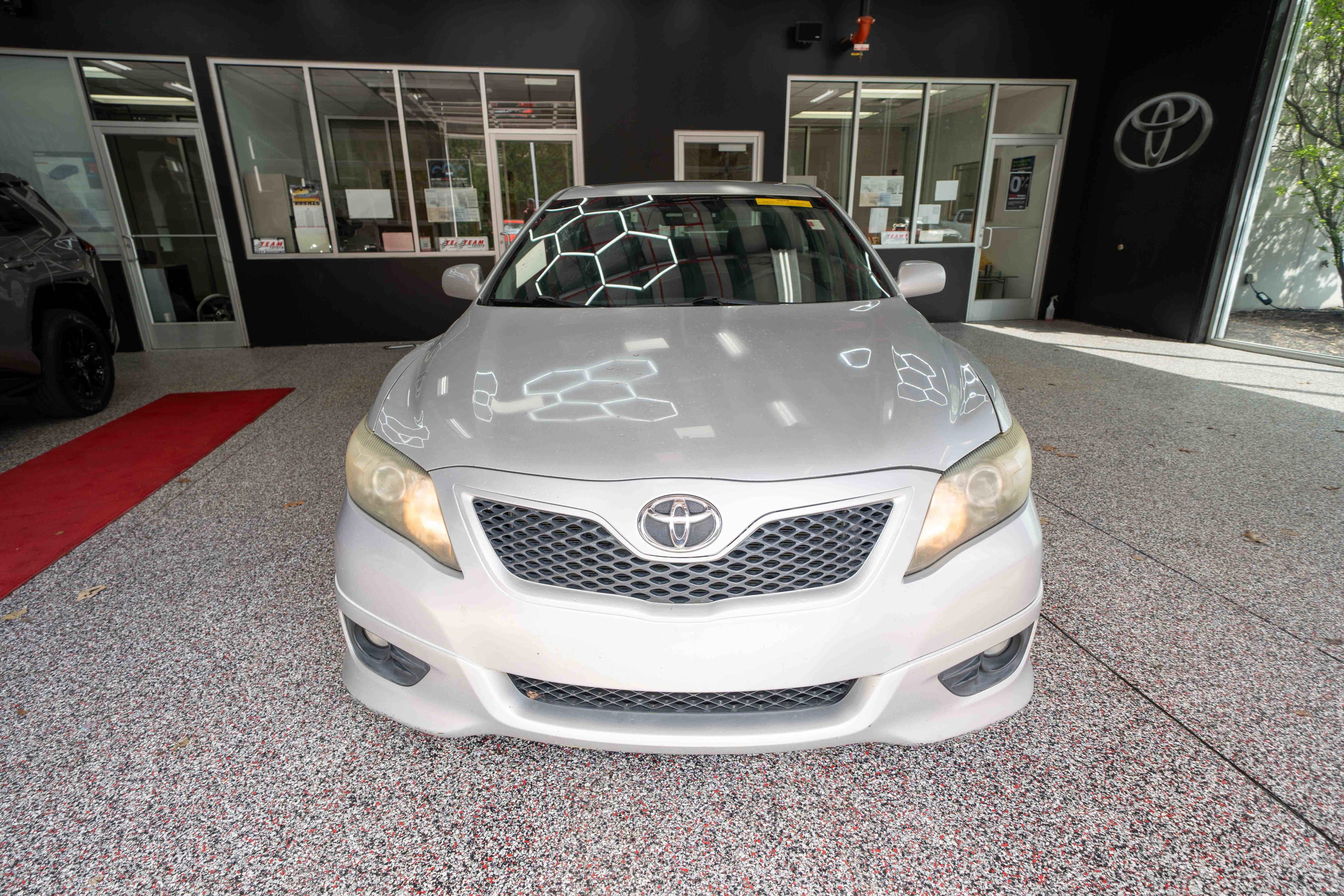 Used 2011 Toyota Camry SE w/ SE Extra-Value Pkg #1 image 6
