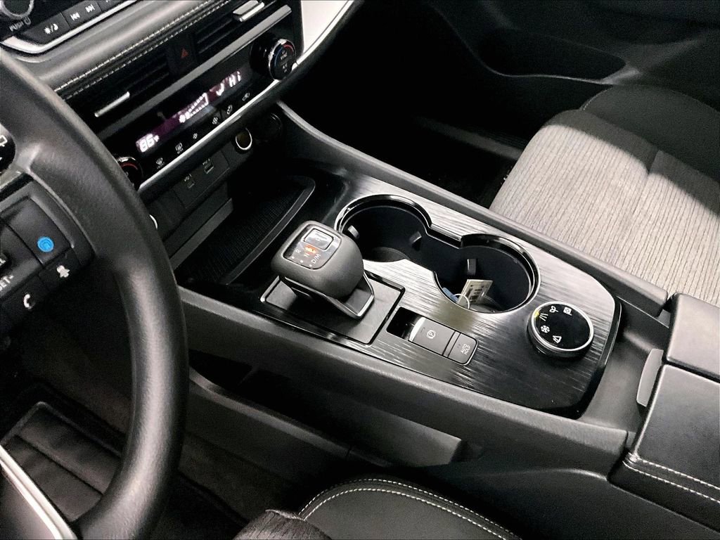 Used 2023 Nissan Rogue SV image 20