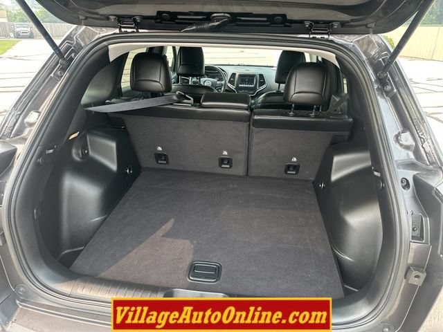 Used 2020 Jeep Cherokee Latitude Plus AWD/4WD image 34