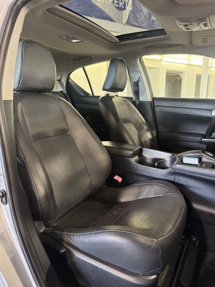 Used 2012 Lexus CT 200h Premium w/ Leather Pkg FWD image 6