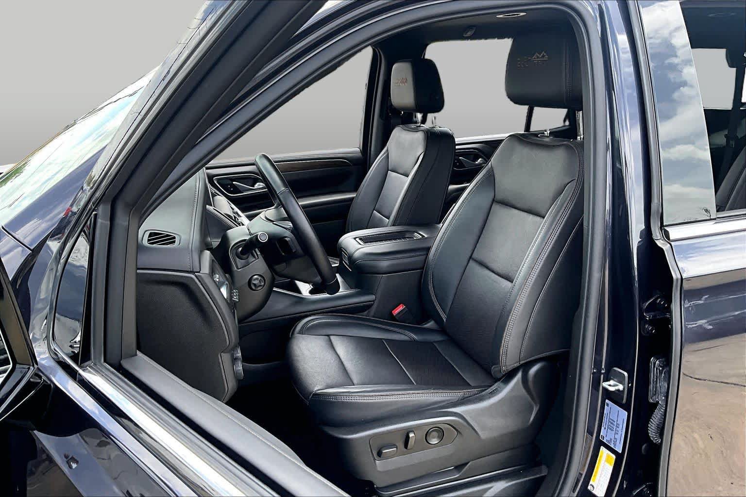 Used 2022 Chevrolet Tahoe High Country AWD/4WD image 15