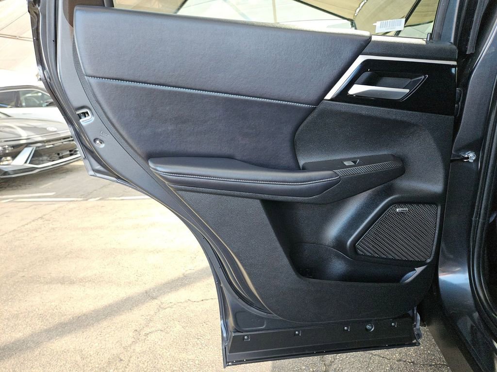 Used 2025 Mitsubishi Outlander SE AWD/4WD image 18