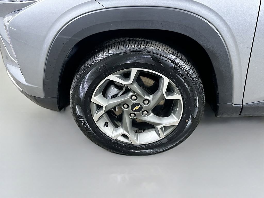 Used 2025 Chevrolet Trax LT w/ LT Convenience Package FWD image 8