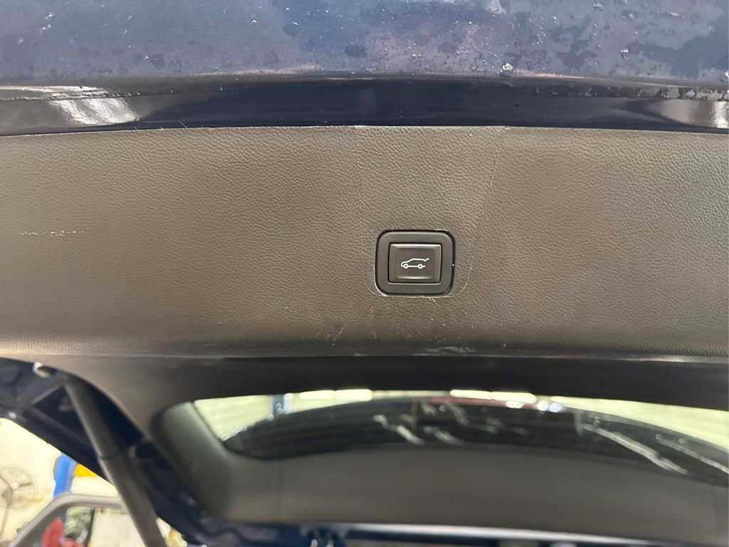 Used 2023 Chevrolet Traverse LT image 14