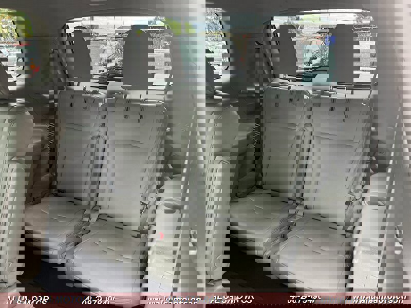 Used 2012 Toyota Highlander SE w/ Tow Pkg image 23