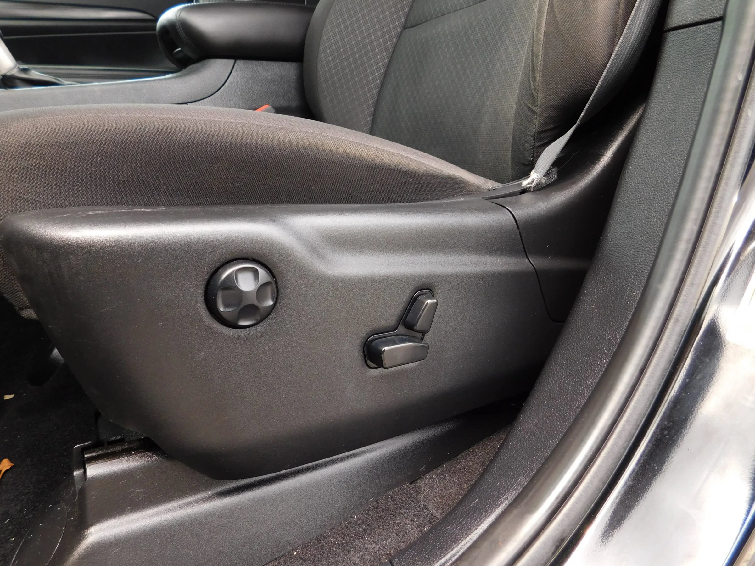 Used 2021 Jeep Grand Cherokee Laredo AWD/4WD image 17