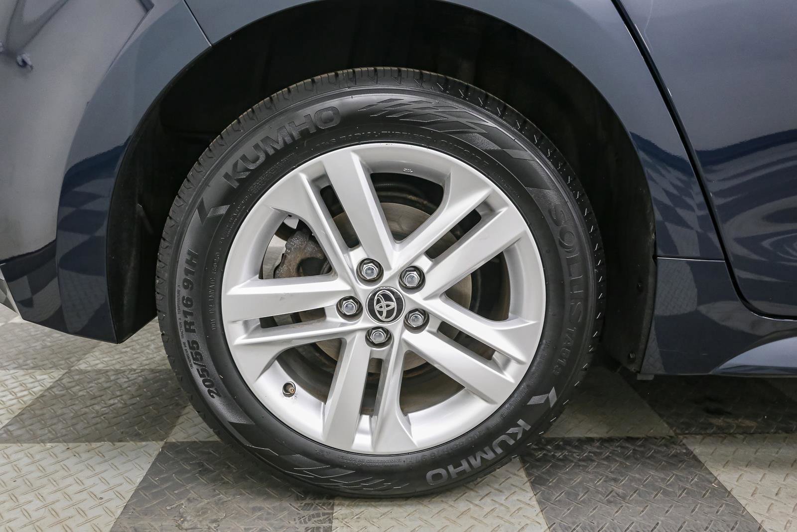 Used 2019 Toyota Corolla SE FWD image 17