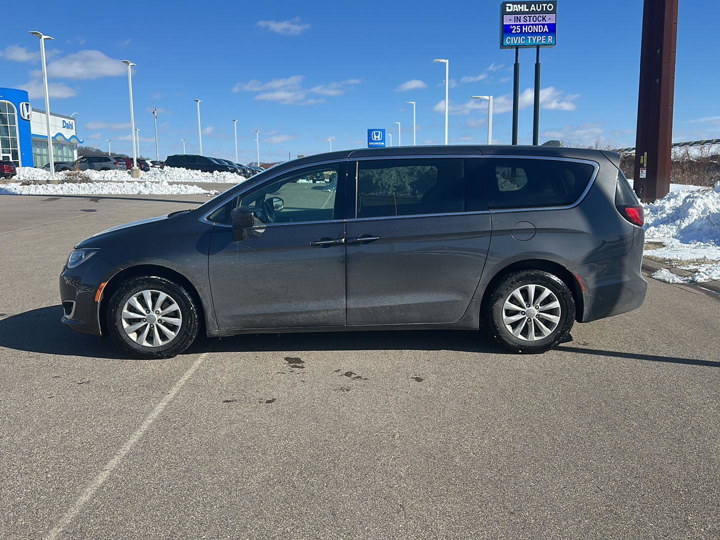 Used 2019 Chrysler Pacifica Touring Plus w/ Cold Weather Group image 6