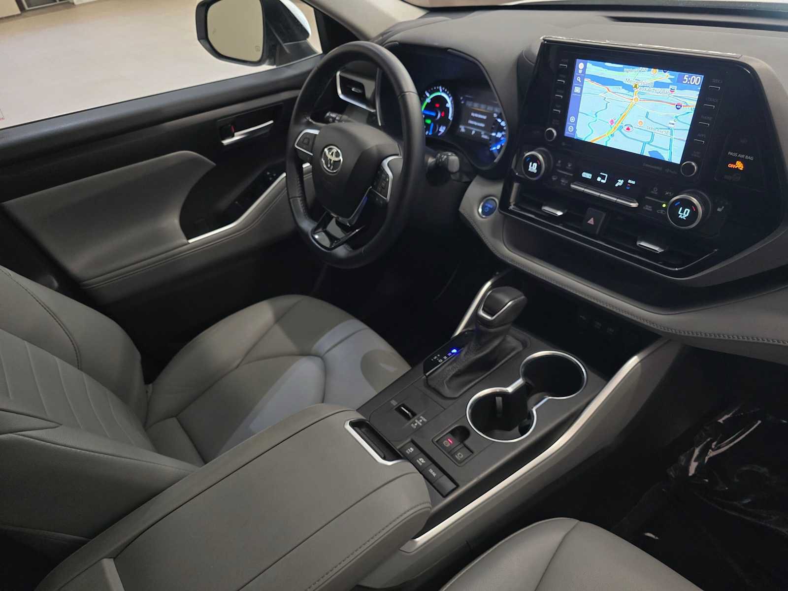 Certified 2020 Toyota Highlander XLE AWD/4WD image 29
