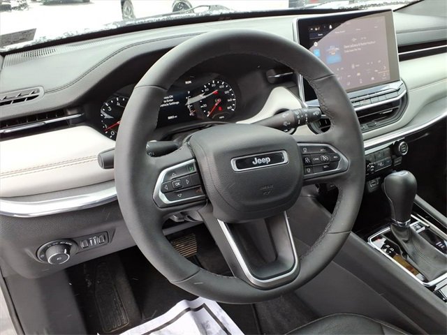 Used 2023 Jeep Compass Limited image 10