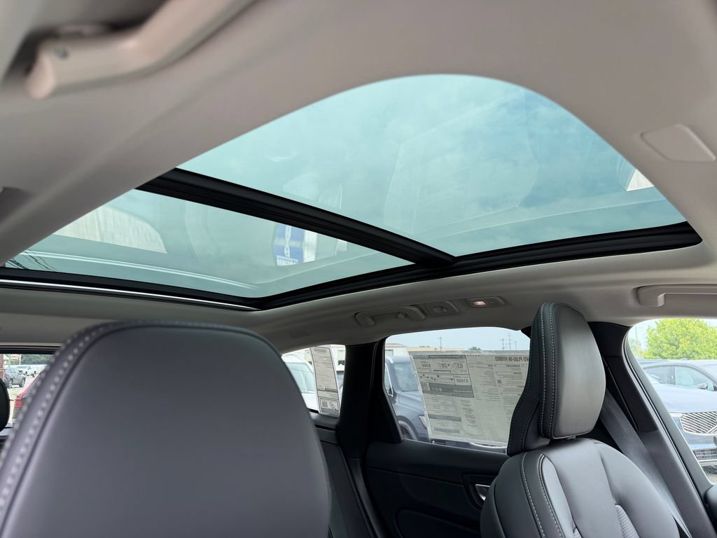 New 2026 Volvo XC60 T8 Ultra w/ Protection Package Premier AWD/4WD image 10