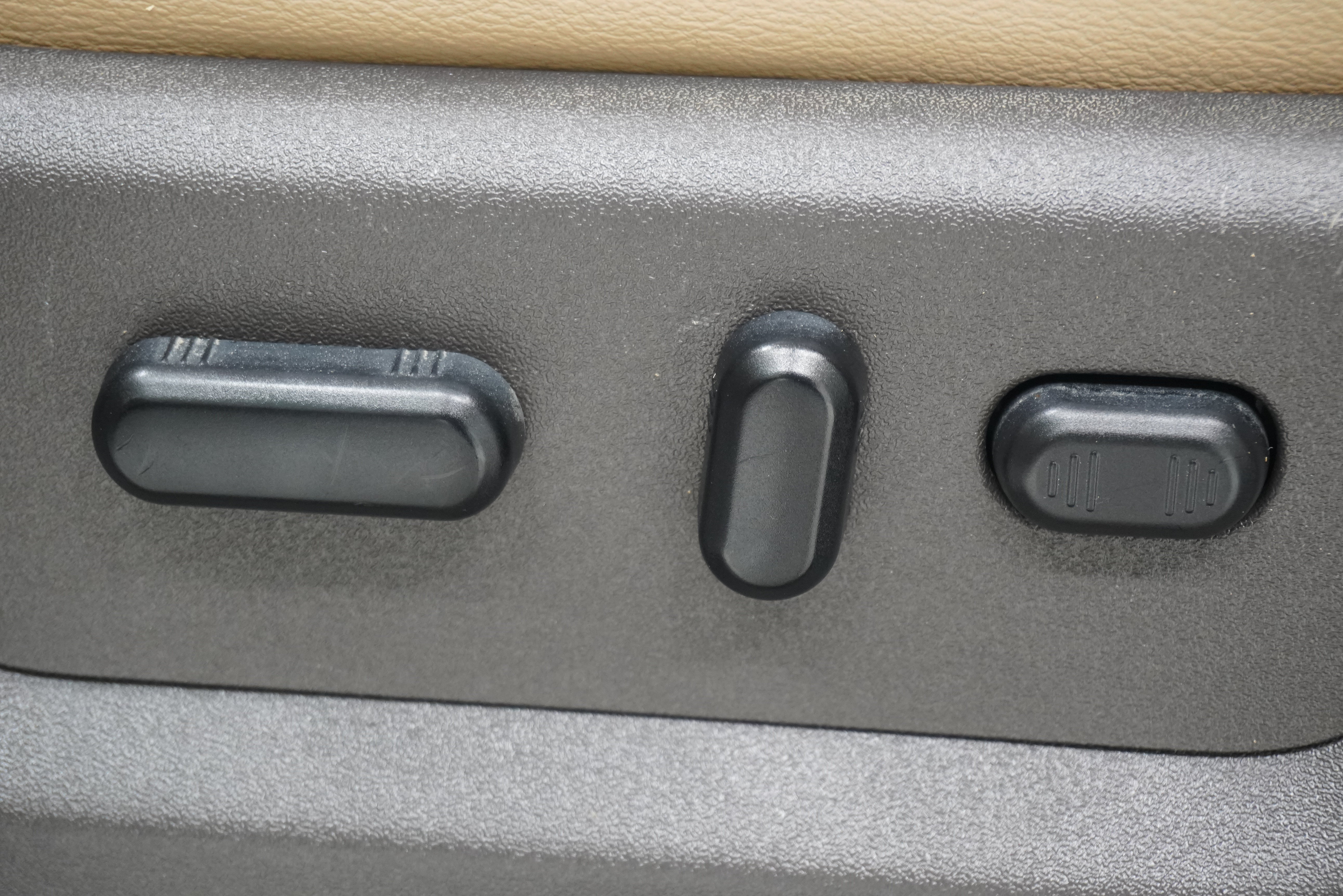 Used 2012 Ford F350 Lariat w/ Lariat Interior Pkg AWD/4WD image 15
