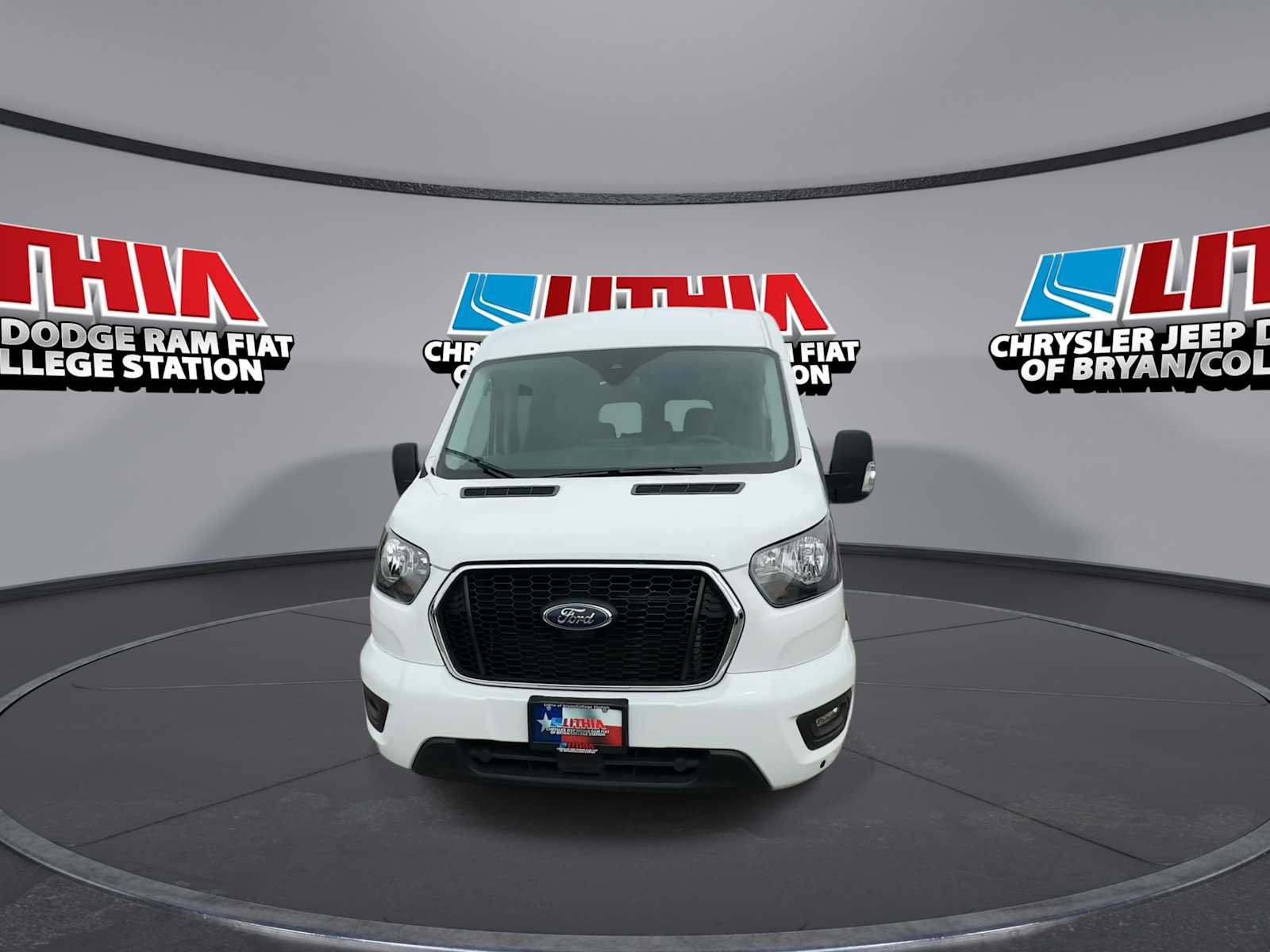 Used 2025 Ford Transit 350 XLT RWD image 3