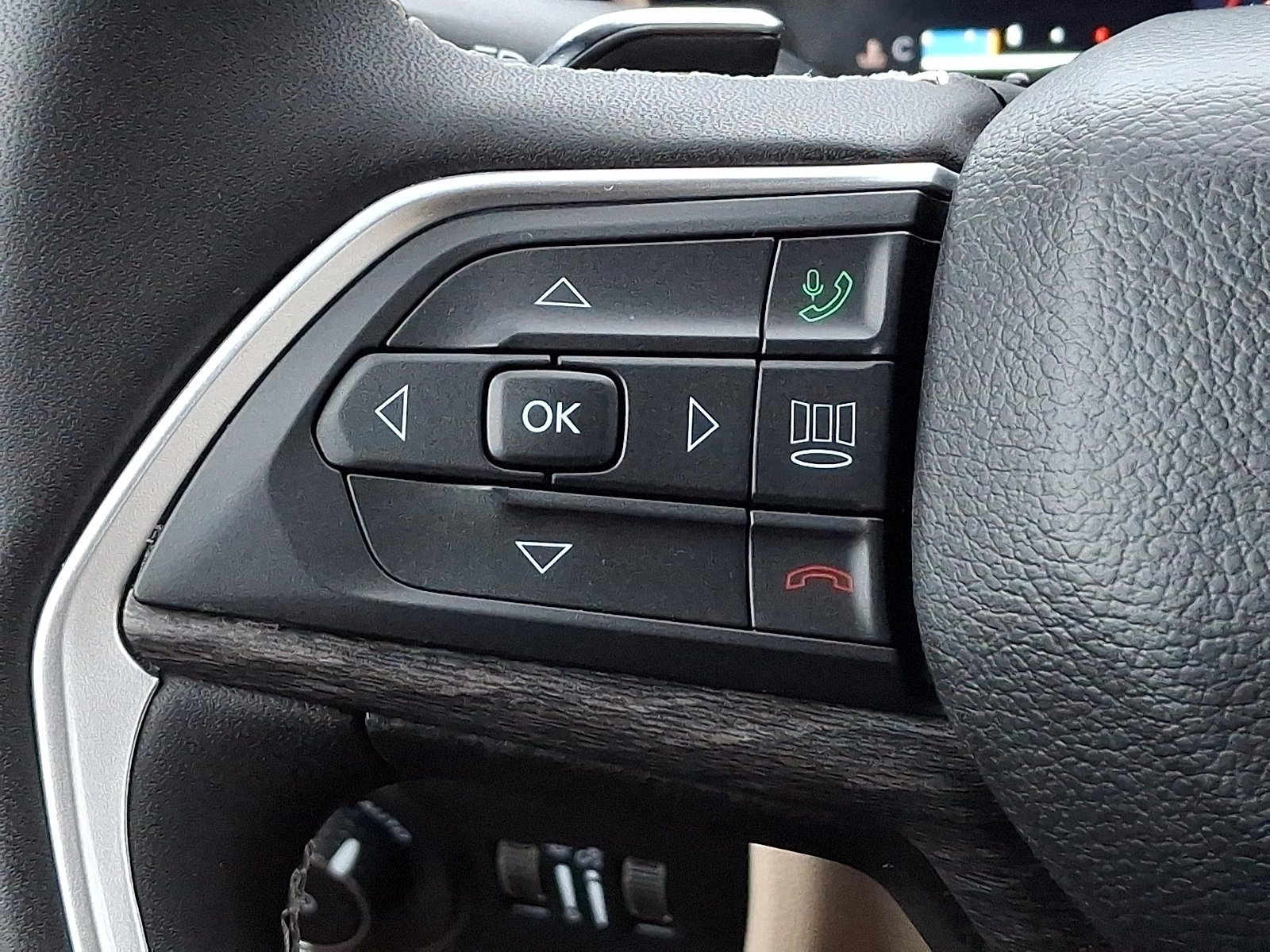 Used 2025 Jeep Grand Cherokee Limited image 22