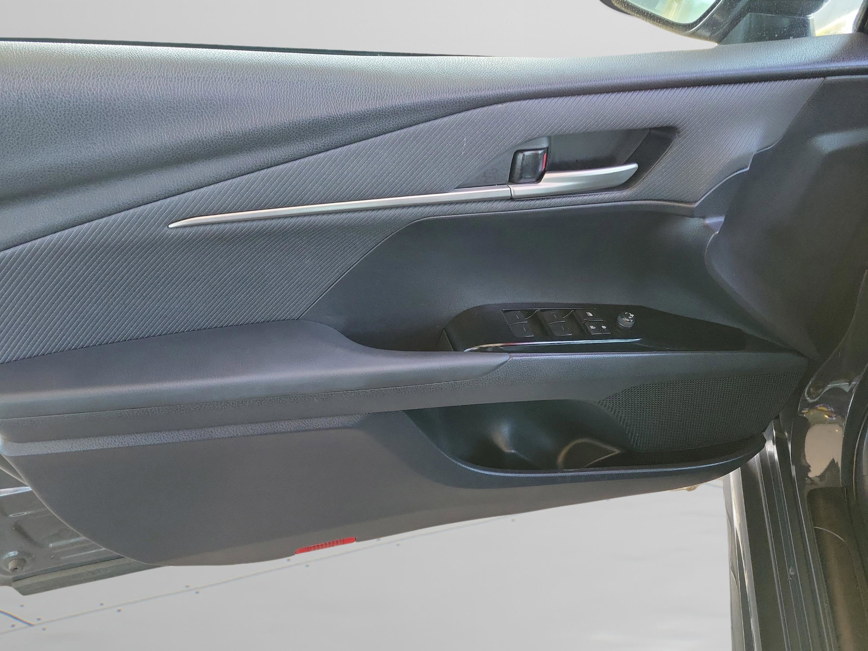 Used 2025 Toyota Camry SE image 37