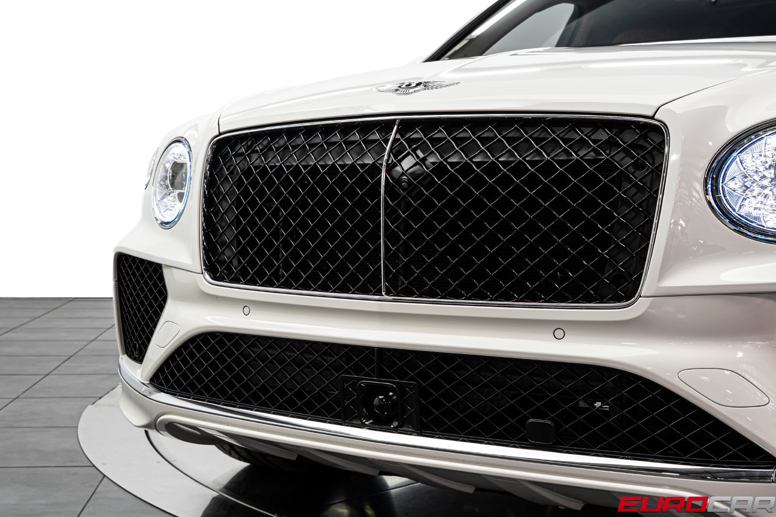 Used 2024 Bentley Bentayga AWD/4WD image 11
