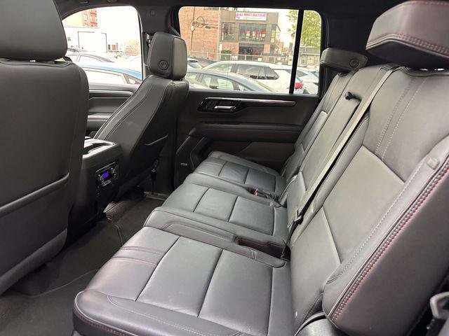 Used 2025 Chevrolet Suburban RST w/ Comfort Package AWD/4WD image 14
