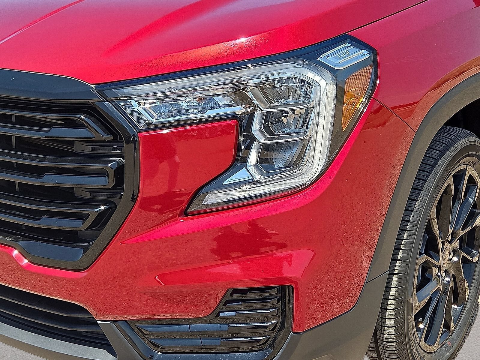 Used 2023 GMC Terrain SLE w/ Driver Convenience Package FWD image 9