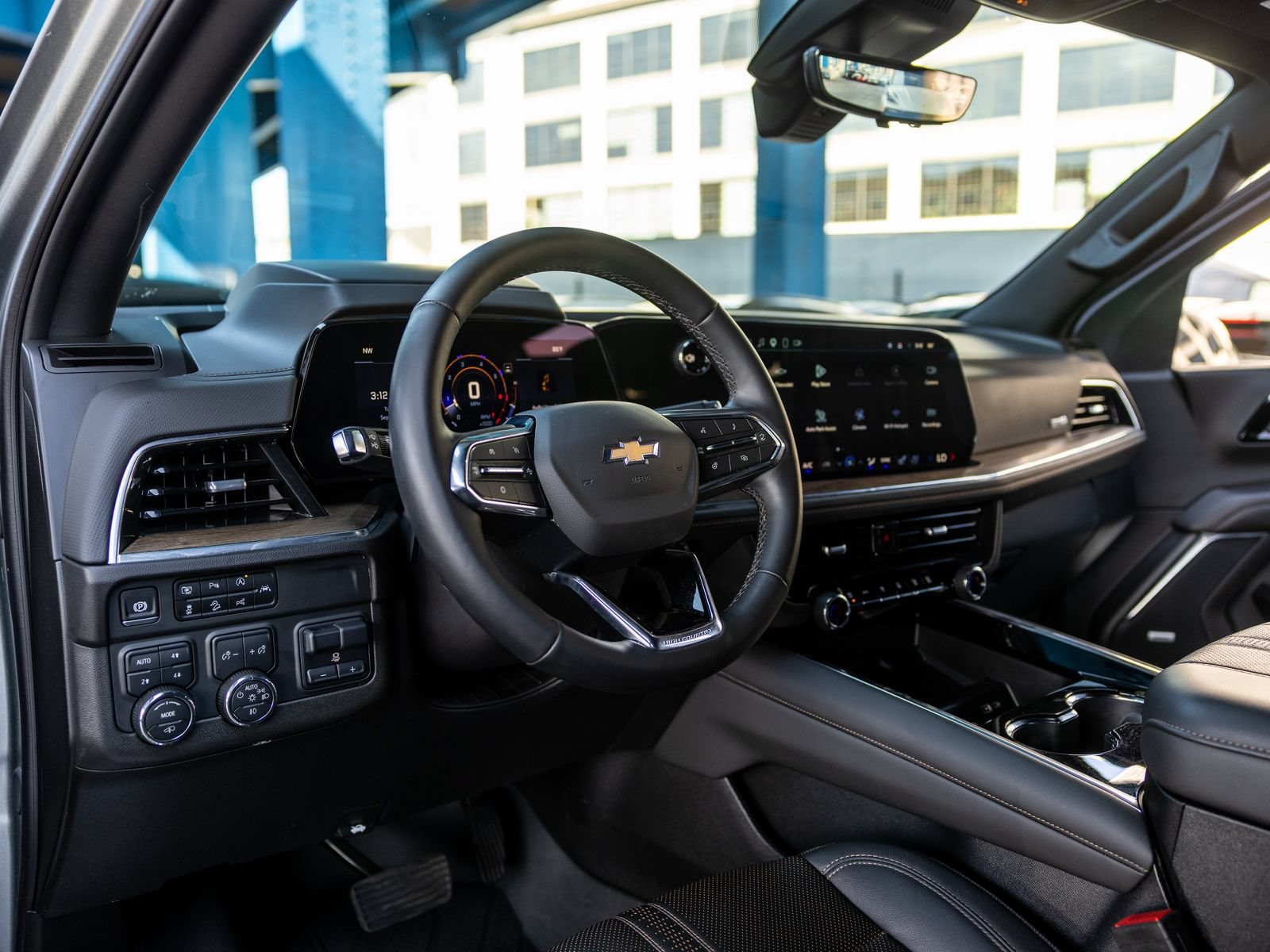 Used 2025 Chevrolet Tahoe High Country AWD/4WD image 4