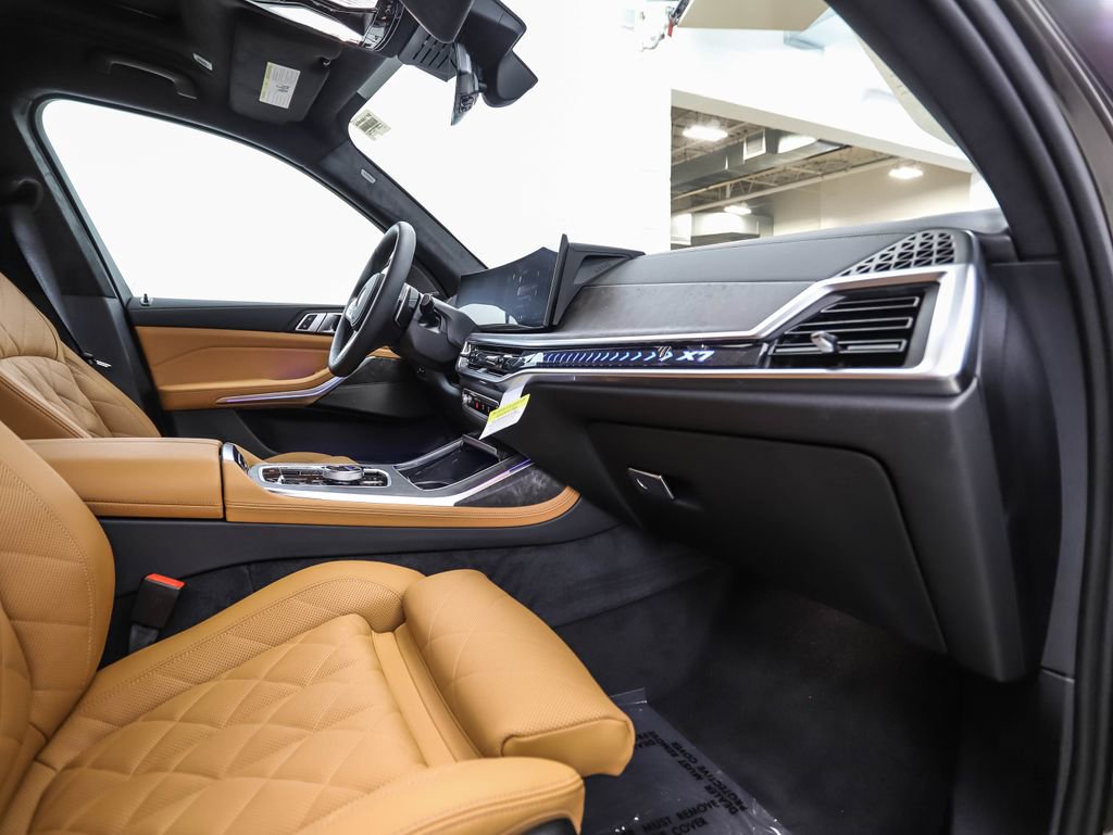 Used 2025 BMW X7 xDrive40i w/ M Sport Package image 30