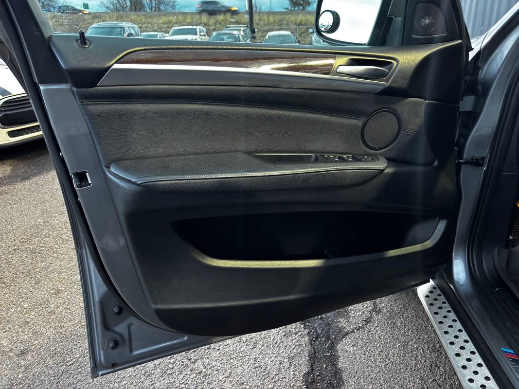 Used 2014 BMW X6 xDrive50i image 9