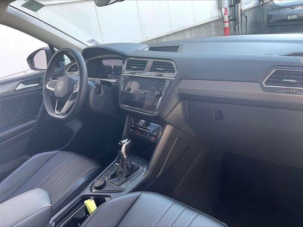 Used 2024 Volkswagen Tiguan SE AWD/4WD image 14