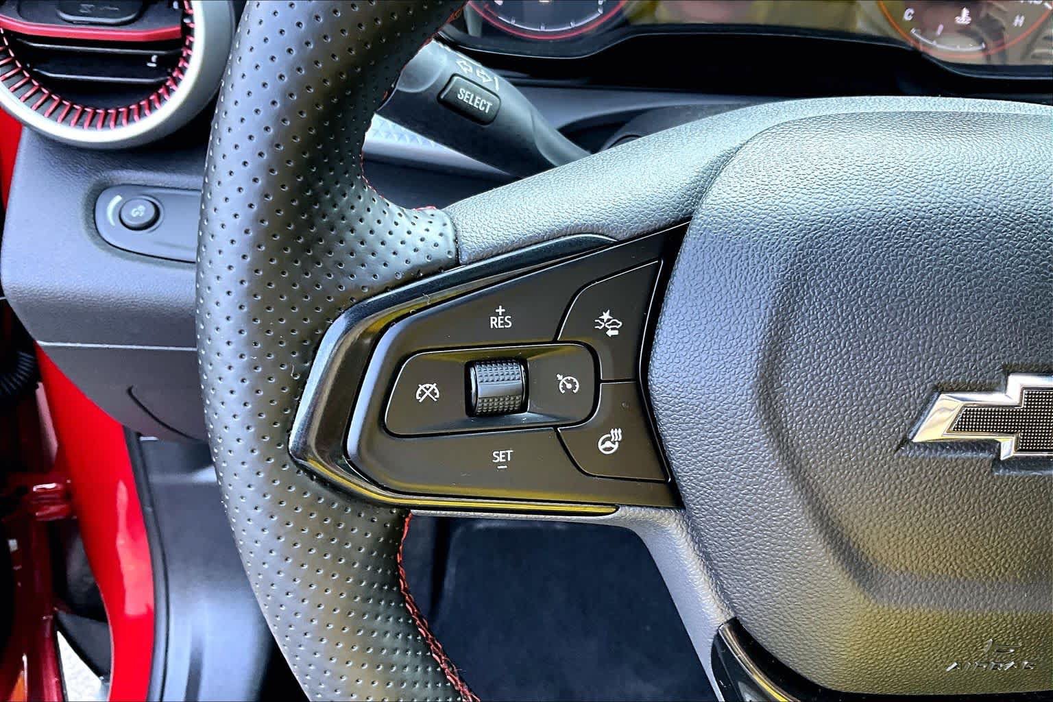 Used 2026 Chevrolet Trax RS FWD image 22
