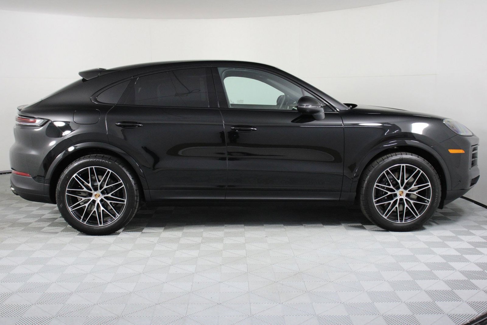New 2026 Porsche Cayenne Coupe AWD/4WD image 8