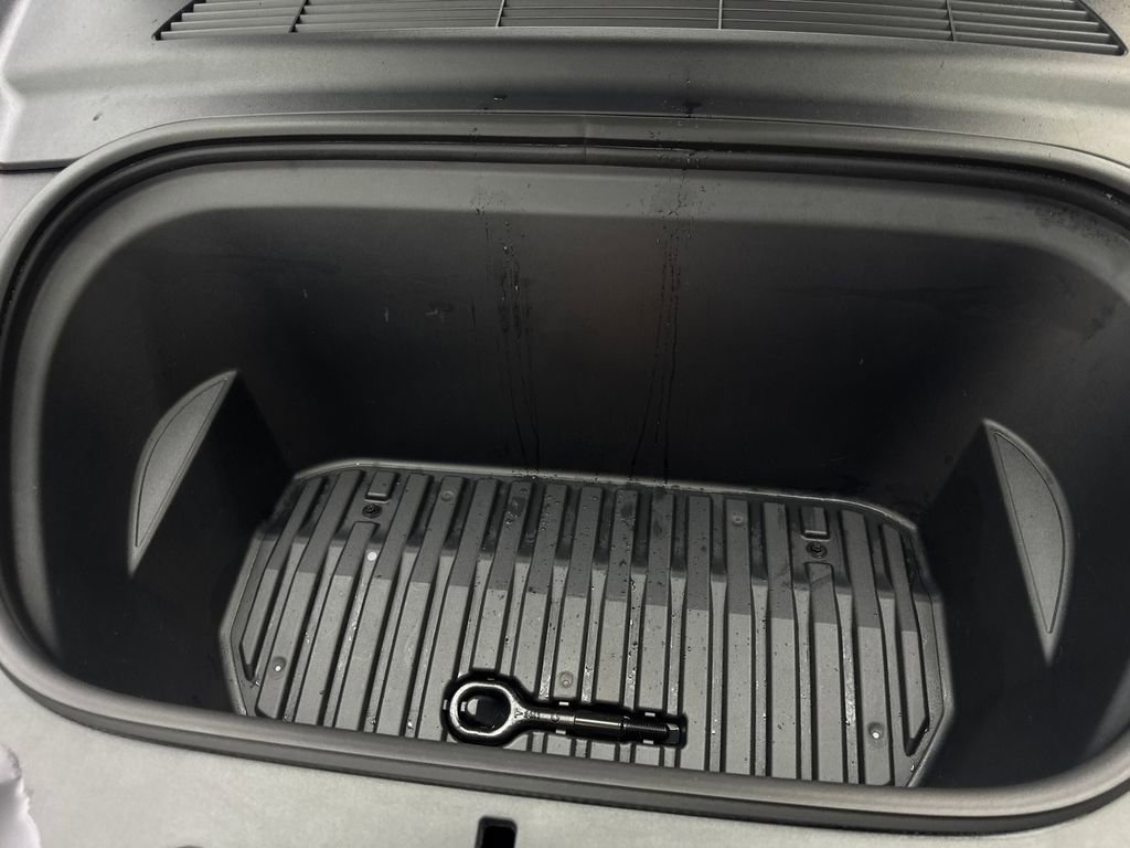 Used 2024 Tesla Model Y Long Range image 73