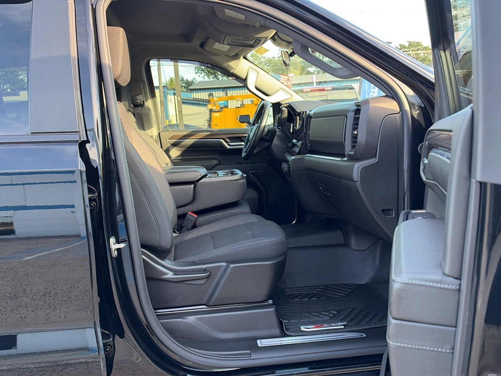 Used 2024 Chevrolet Silverado 1500 LT w/ Z71 Off-Road Package AWD/4WD image 14
