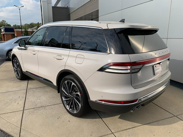 Certified 2024 Lincoln Aviator Reserve w/ Equipment Group 201A AWD/4WD image 3