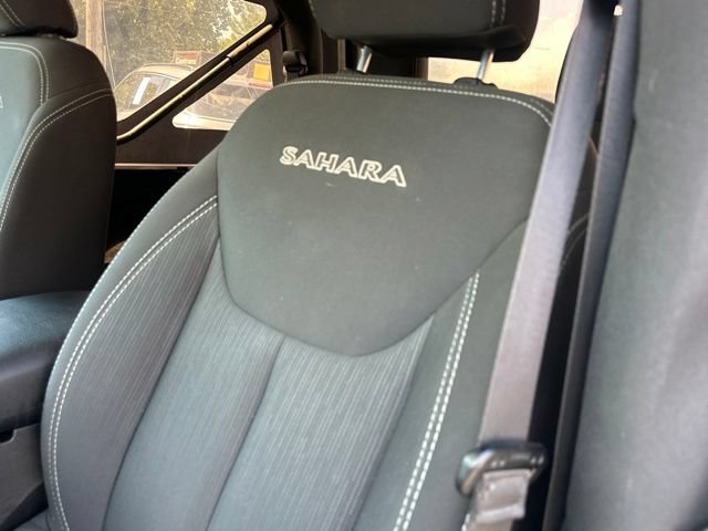 Used 2017 Jeep Wrangler Sahara w/ Connectivity Group AWD/4WD image 27