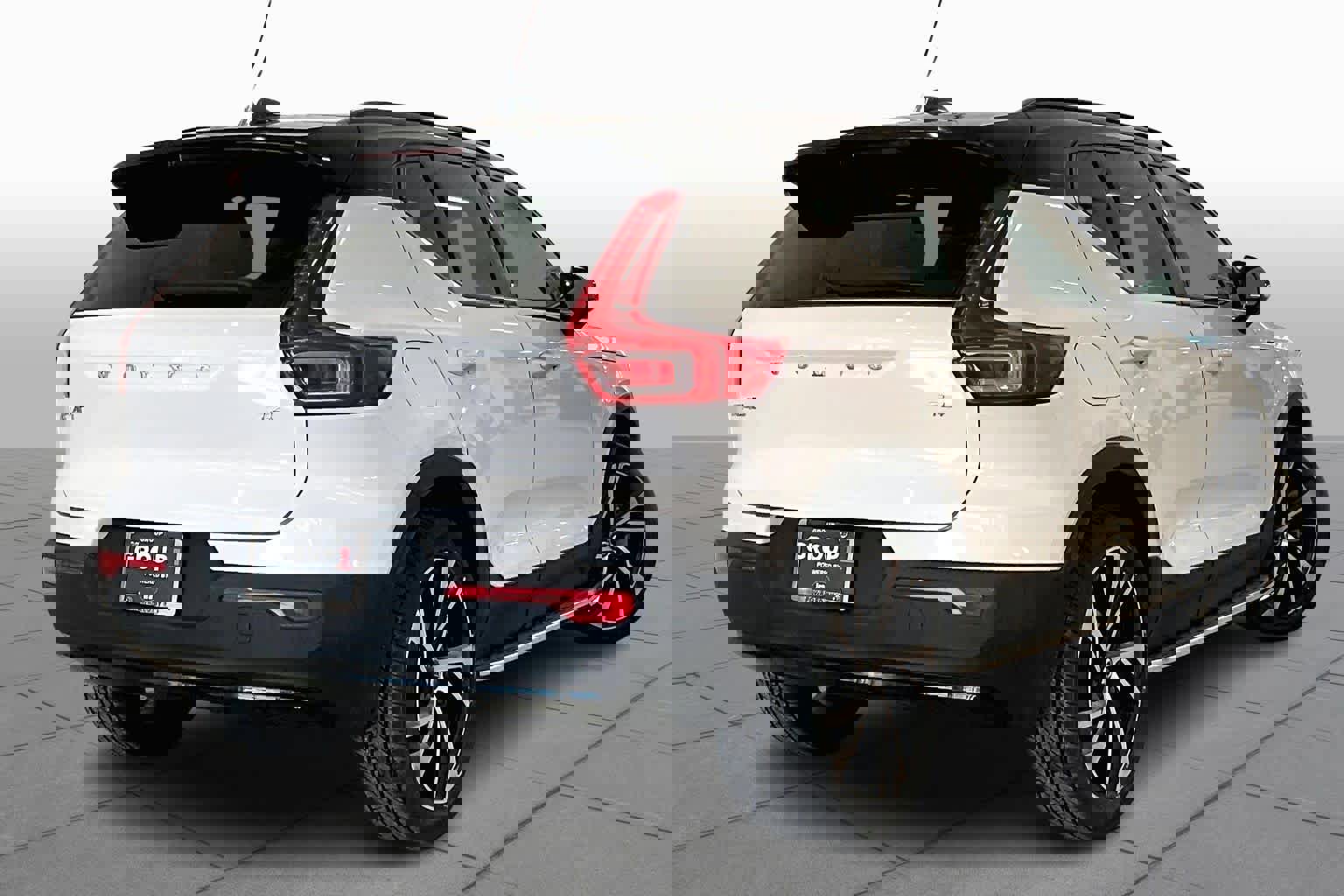 Certified 2022 Volvo XC40 T4 R-Design w/ Advanced Package image 12