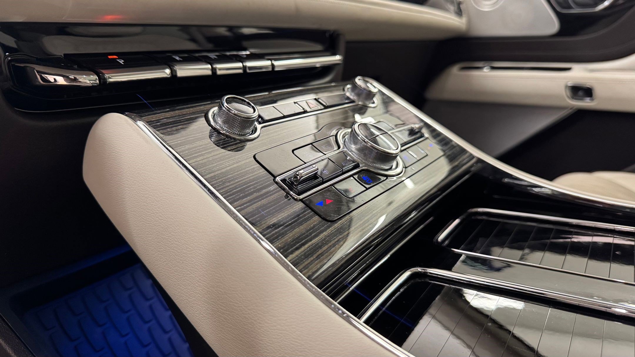 Used 2023 Lincoln Aviator Black Label w/ Dynamic Handling Package image 45