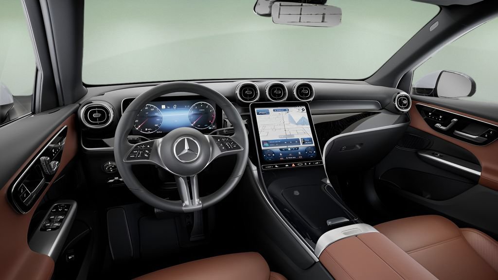 Used 2026 Mercedes-Benz GLC 300 image 2