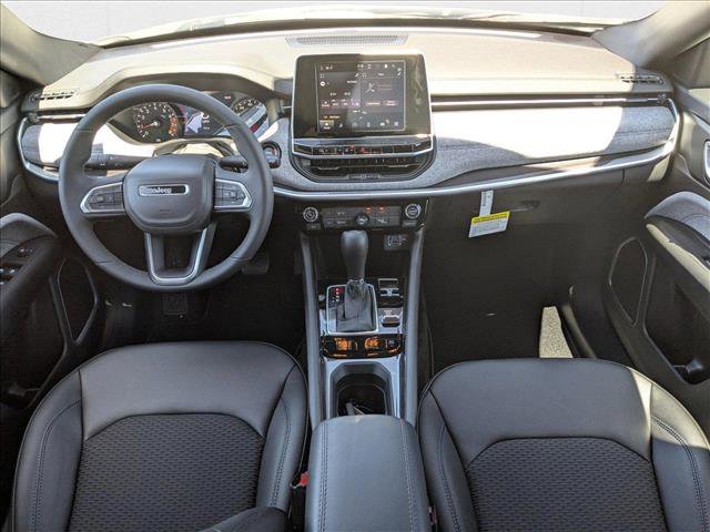 New 2025 Jeep Compass Latitude image 15