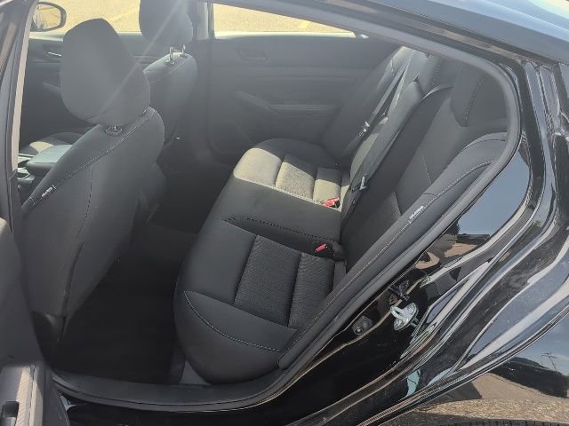 Used 2024 Nissan Altima 2.5 SV FWD image 11