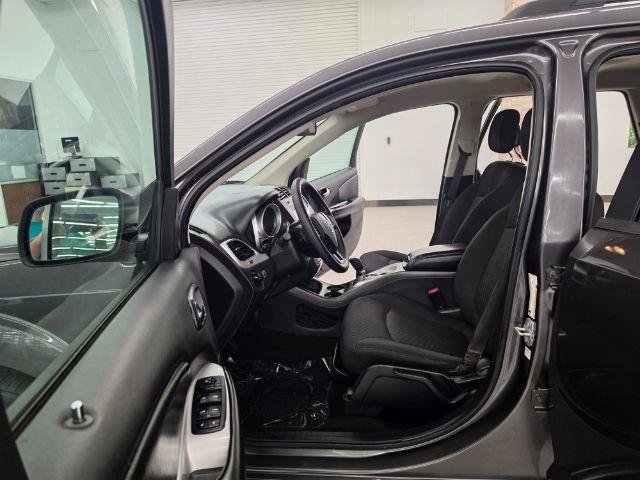 Used 2020 Dodge Journey SE FWD image 32